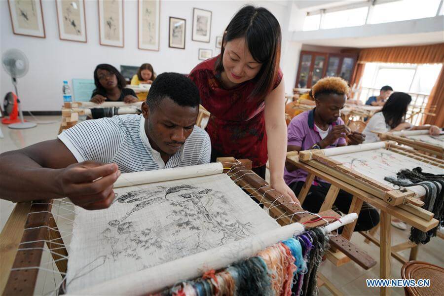 An African student learns embroidery at Xinyu University in Jiangxi Province, 5 Sept 2018 [Xinhua/Song Zhenping]